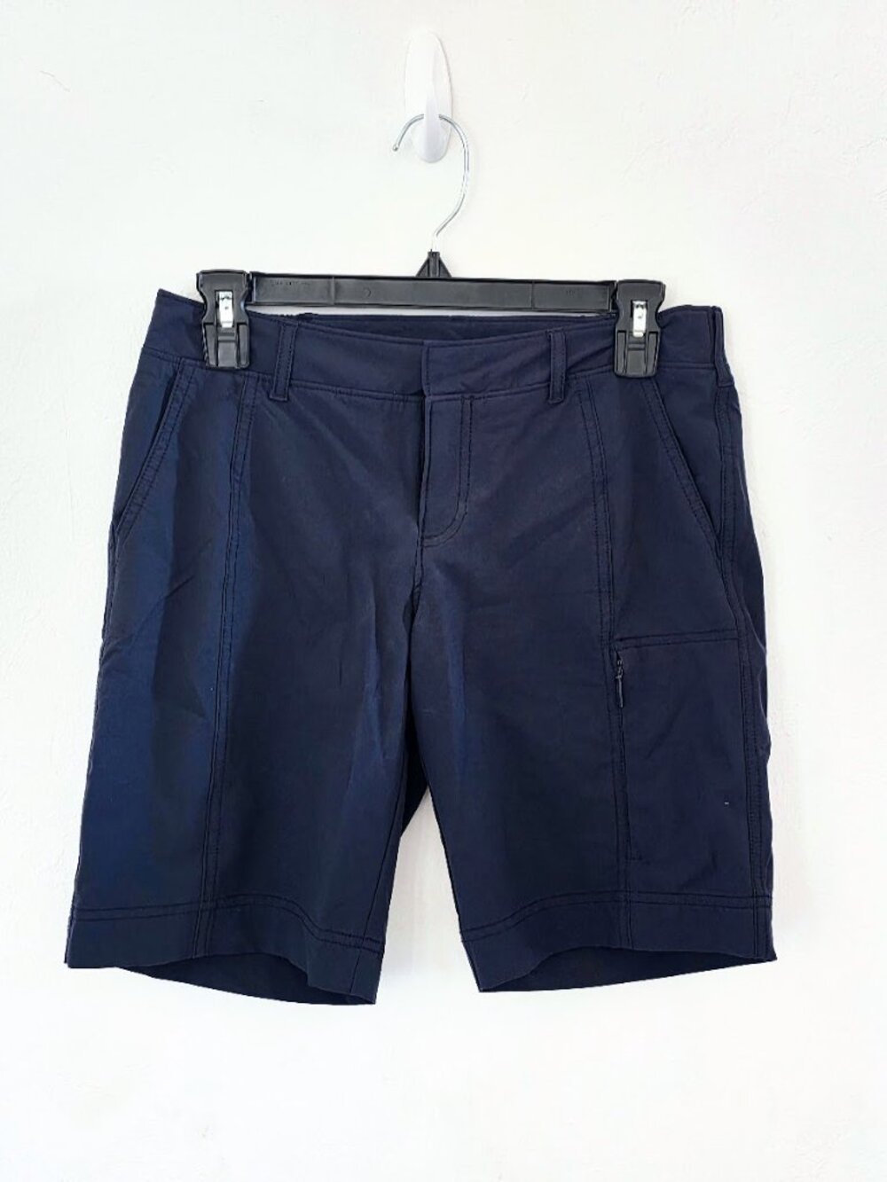 Athleta Trekkie North Mid Rise Bermuda Shorts Navy Blue Size 4 Hiking Cargo